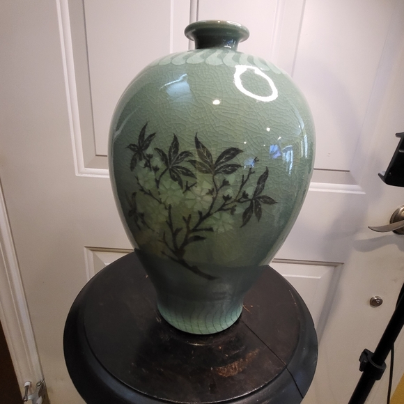 LARGE CELADON FLORA GREEN GLAZED CERAMIC POTTERY KOREAN VASE SIGNED 12" - Picture 7 of 13